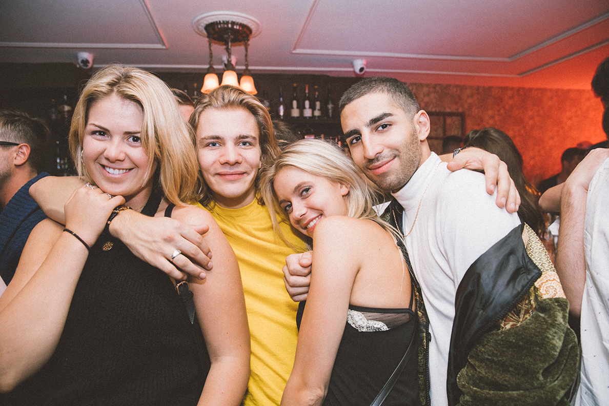 Beaucoup de monde au Mayfair pour le party monochromatic! [Photos]