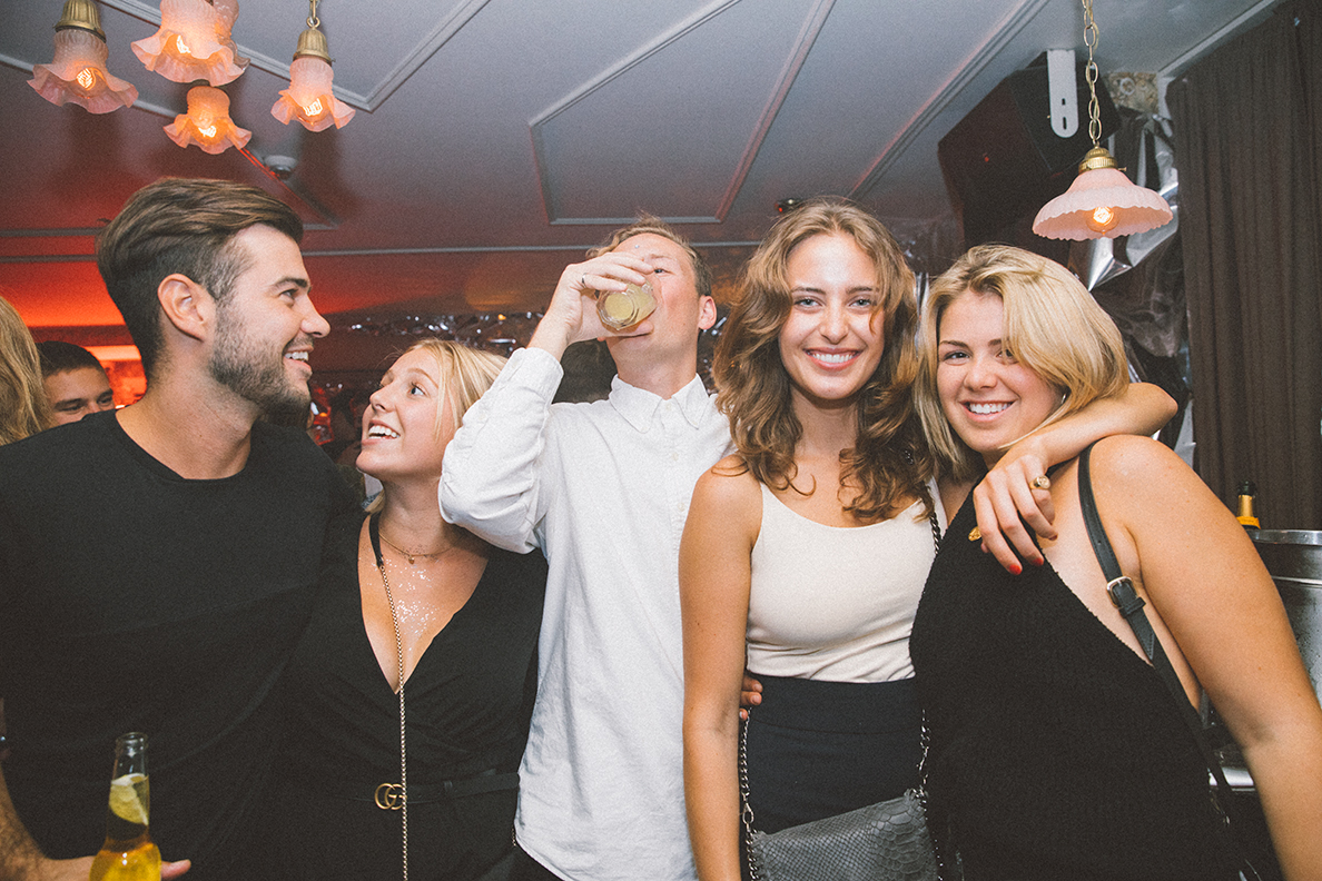 Beaucoup de monde au Mayfair pour le party monochromatic! [Photos]