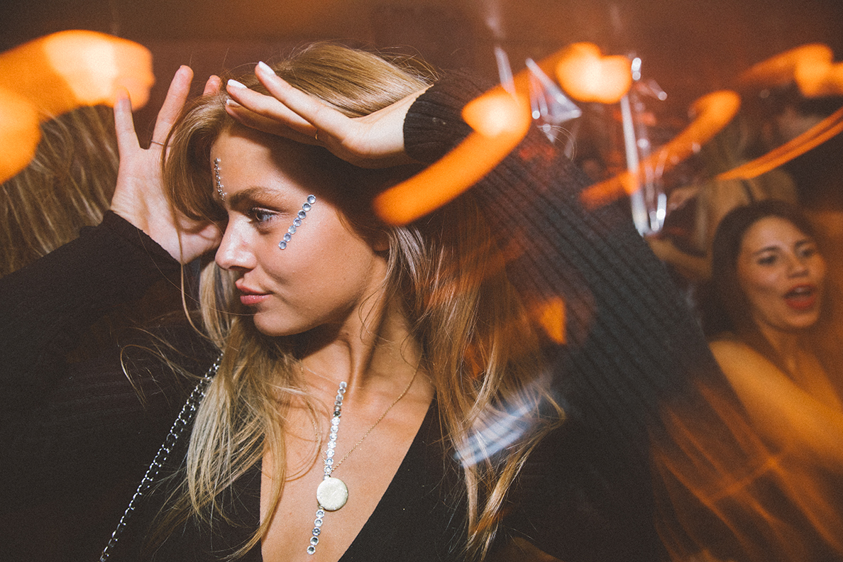 Beaucoup de monde au Mayfair pour le party monochromatic! [Photos]