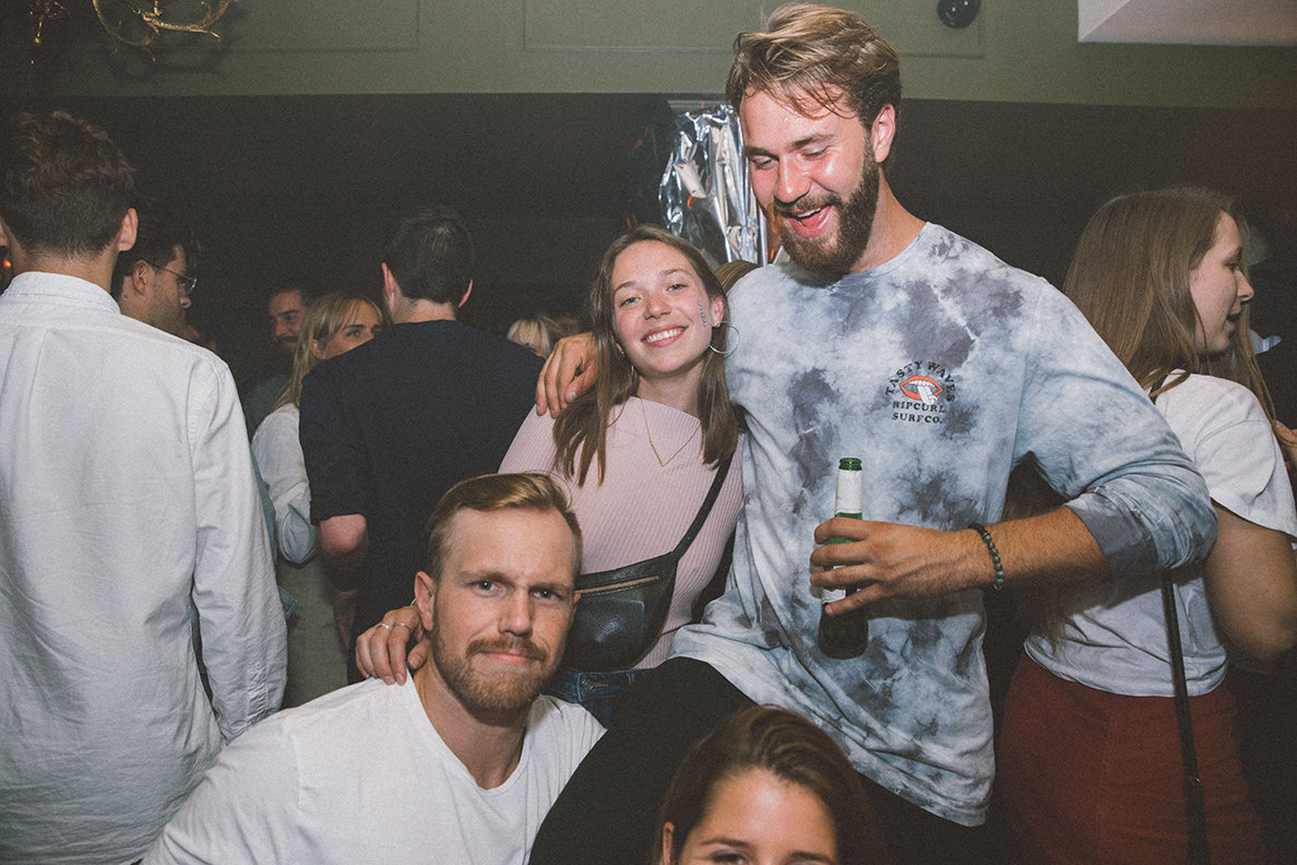 Beaucoup de monde au Mayfair pour le party monochromatic! [Photos]