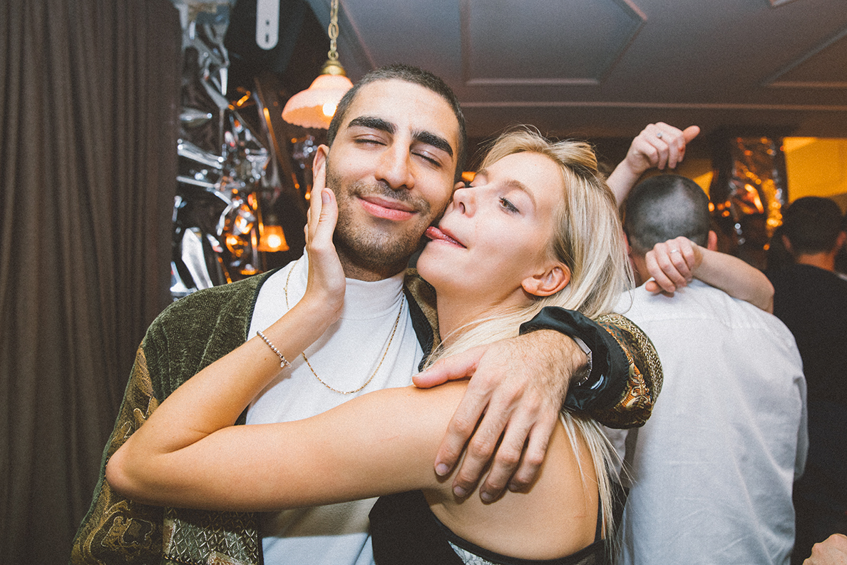 Beaucoup de monde au Mayfair pour le party monochromatic! [Photos]