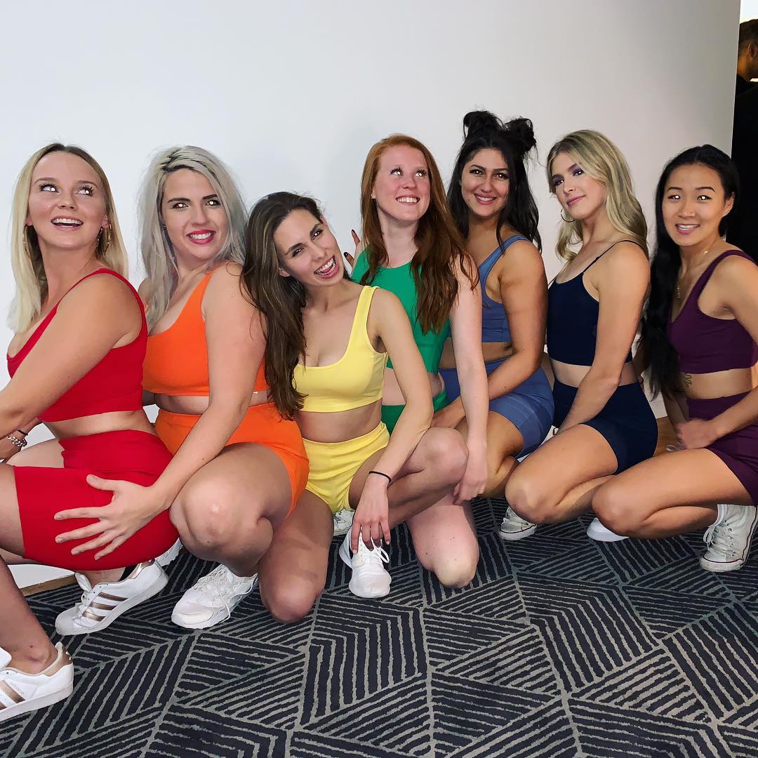 Eugénie Bouchard en Kayne West et en sexy arc-en-ciel pour l'Halloween [Photos]