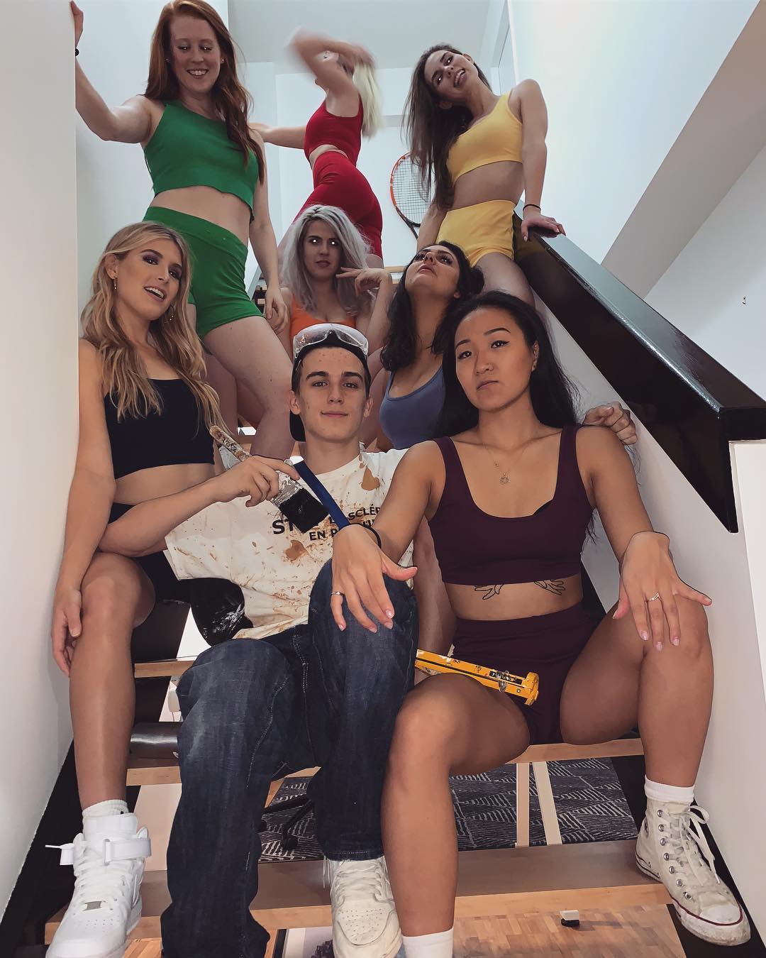 Eugénie Bouchard en Kayne West et en sexy arc-en-ciel pour l'Halloween [Photos]