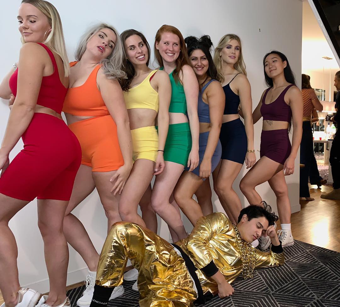 Eugénie Bouchard en Kayne West et en sexy arc-en-ciel pour l'Halloween [Photos]