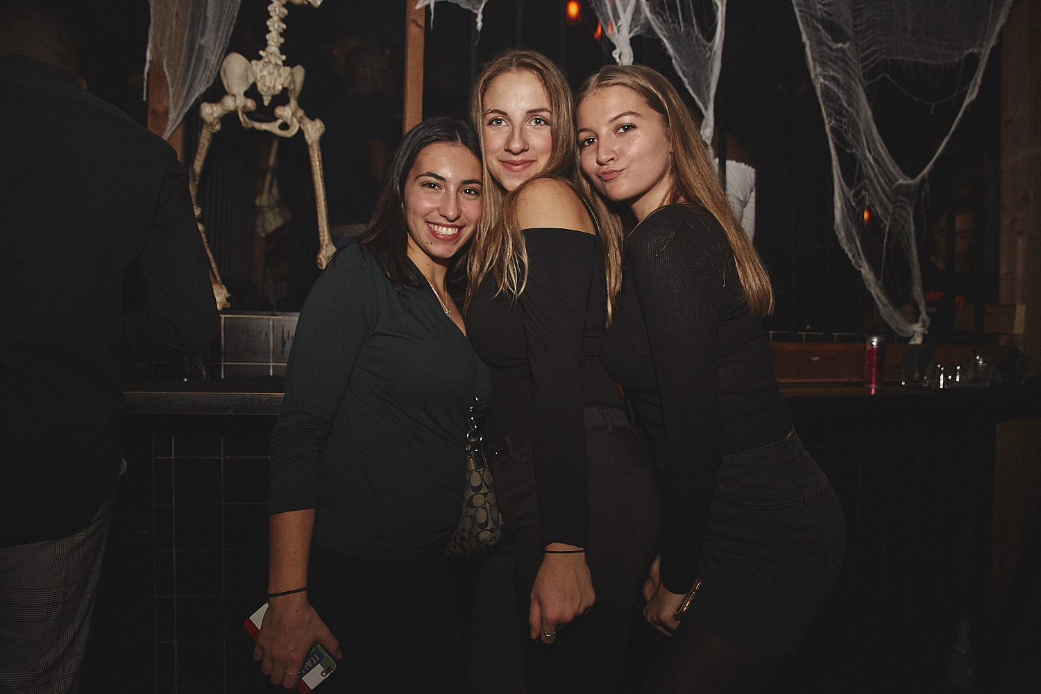 Une soirée d'Halloween sexy et éclatée à l'École Privée [Photos]