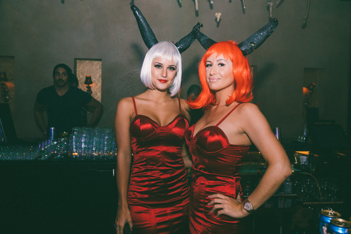 De sexy démons festoient au plus fou party d'Halloween à La Voûte [Photos]