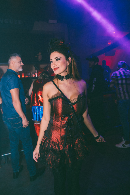 De sexy démons festoient au plus fou party d'Halloween à La Voûte [Photos]