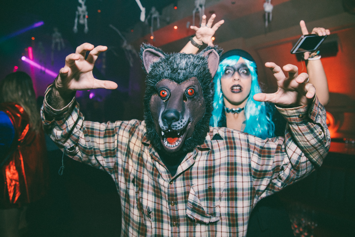 De sexy démons festoient au plus fou party d'Halloween à La Voûte [Photos]