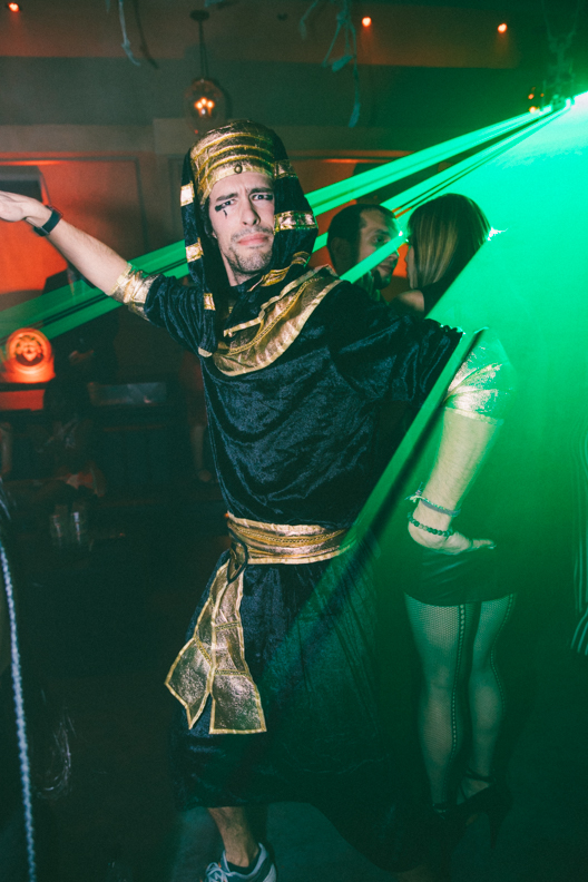 De sexy démons festoient au plus fou party d'Halloween à La Voûte [Photos]