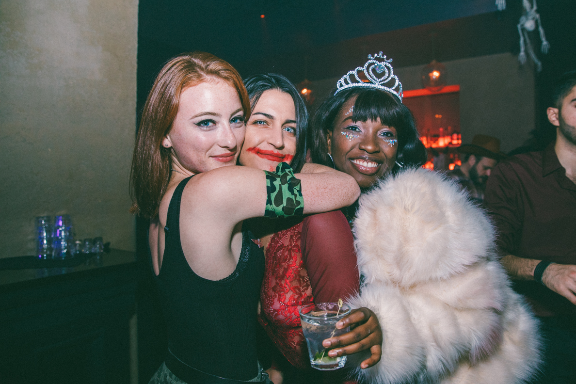 De sexy démons festoient au plus fou party d'Halloween à La Voûte [Photos]