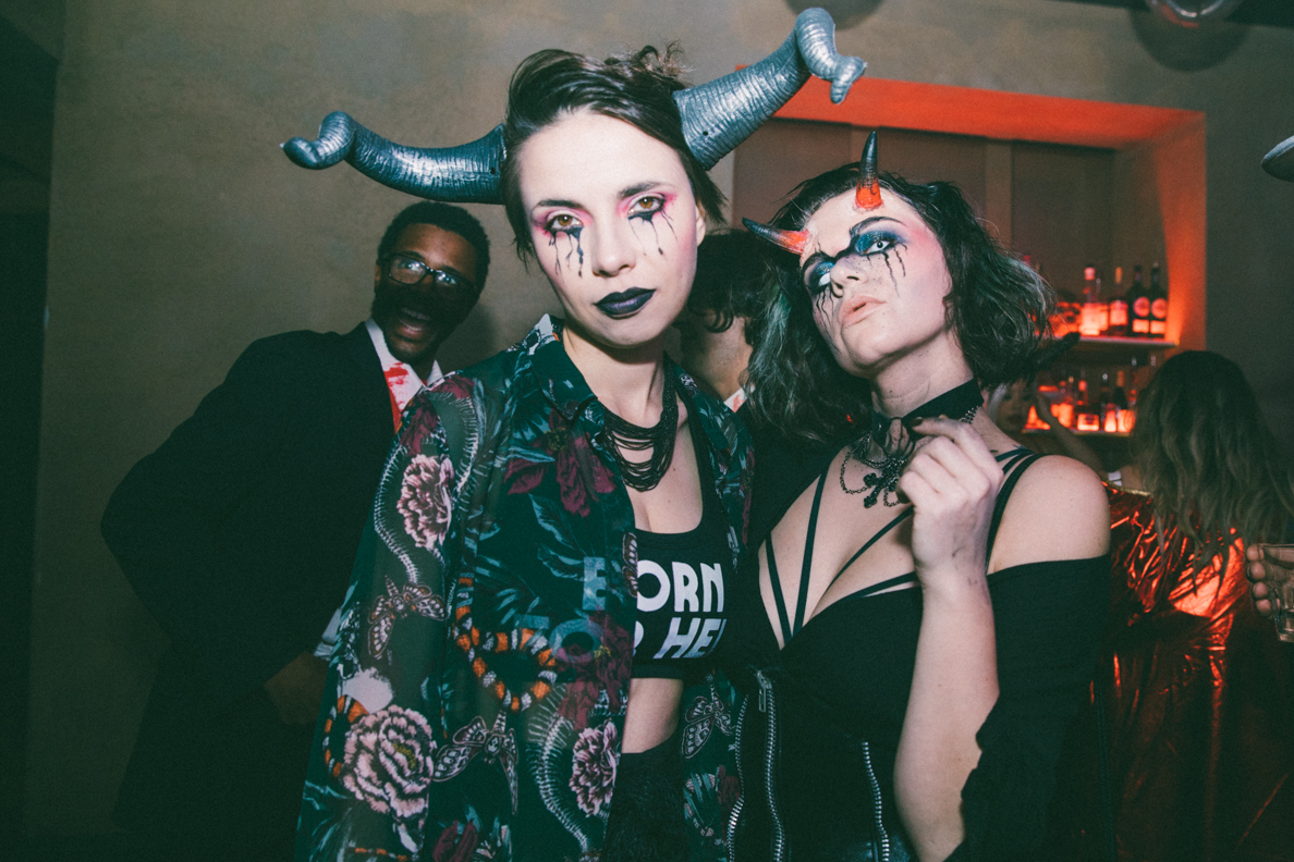 De sexy démons festoient au plus fou party d'Halloween à La Voûte [Photos]