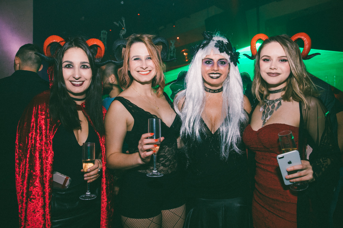 De sexy démons festoient au plus fou party d'Halloween à La Voûte [Photos]