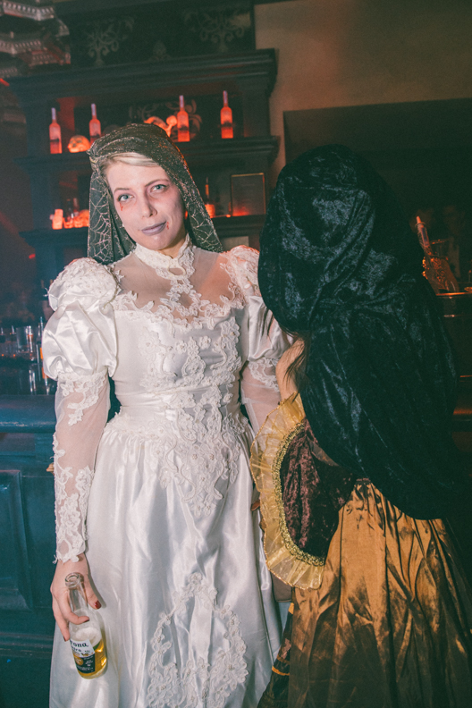 De sexy démons festoient au plus fou party d'Halloween à La Voûte [Photos]