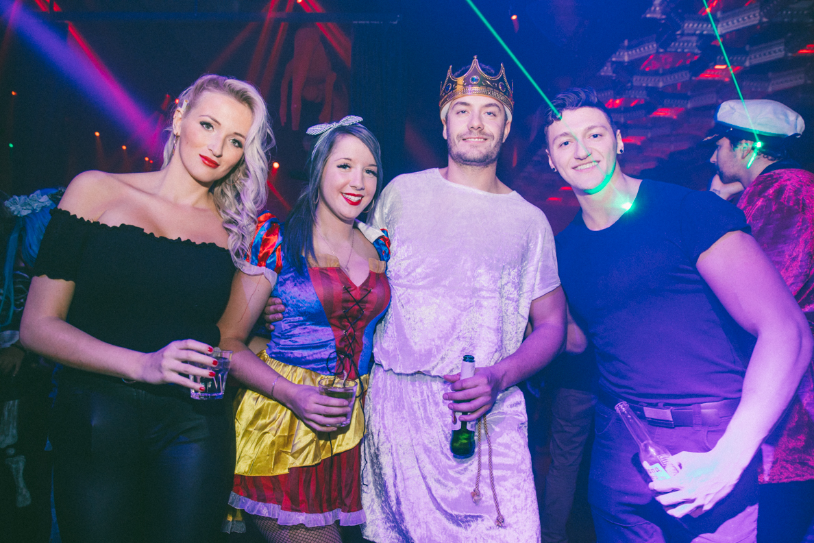 De sexy démons festoient au plus fou party d'Halloween à La Voûte [Photos]