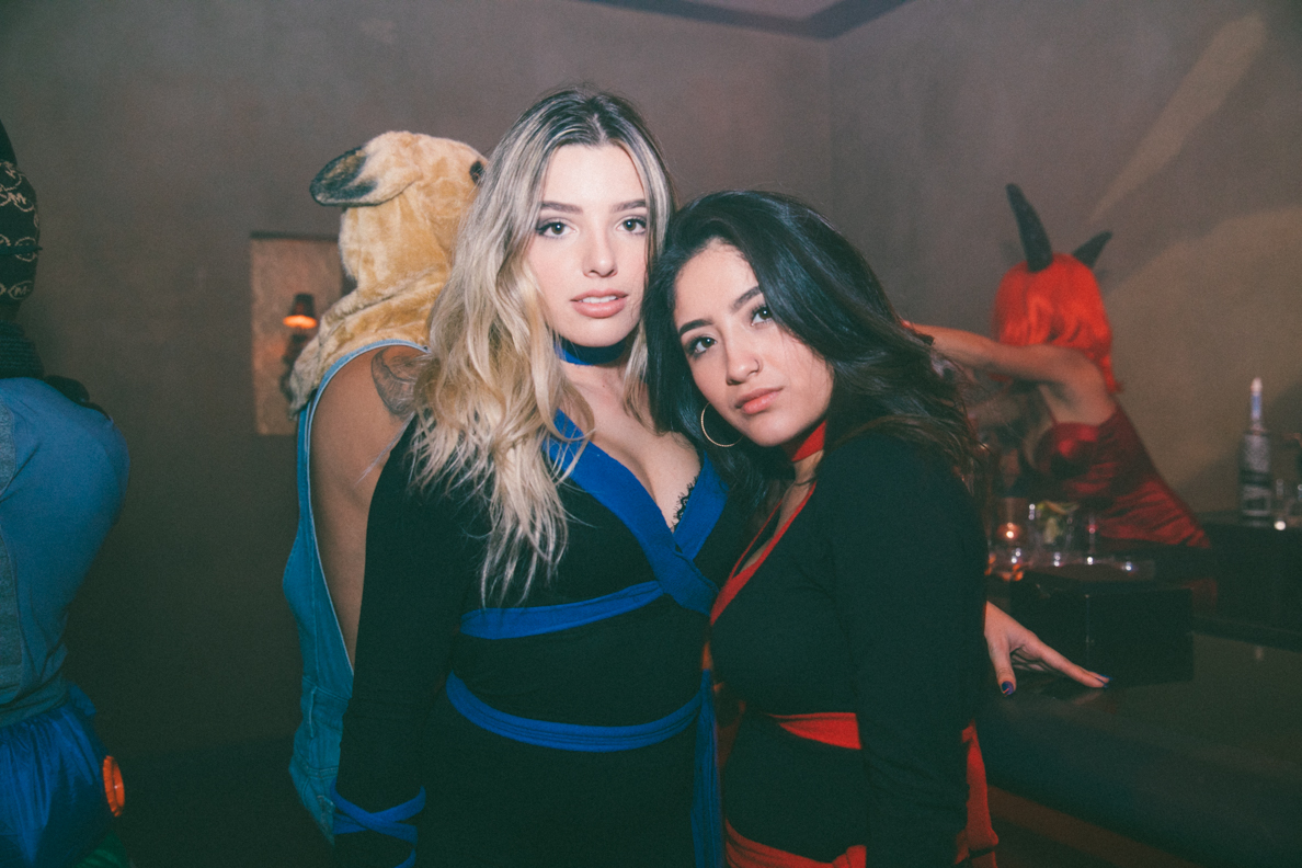 De sexy démons festoient au plus fou party d'Halloween à La Voûte [Photos]