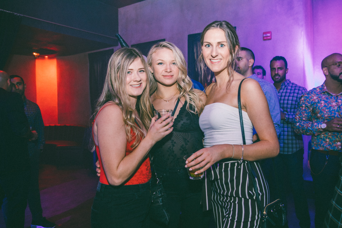 De sexy démons festoient au plus fou party d'Halloween à La Voûte [Photos]