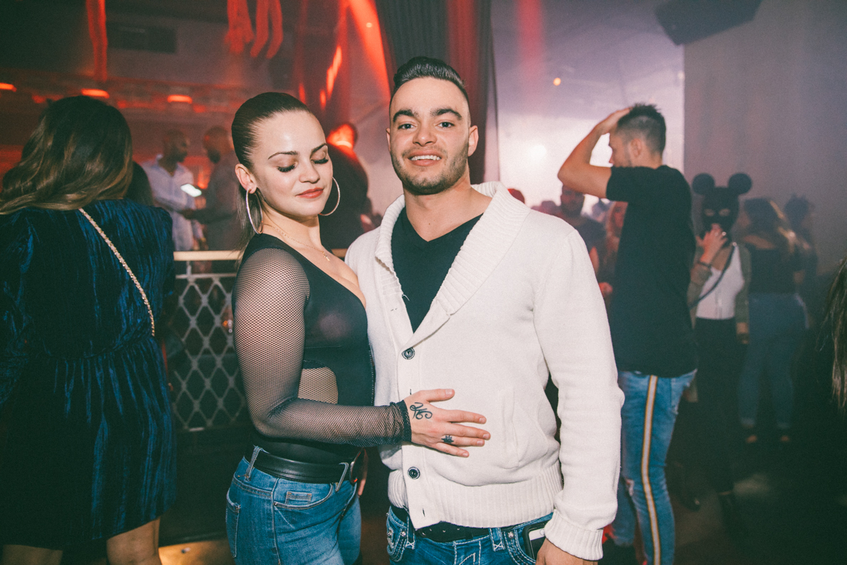 De sexy démons festoient au plus fou party d'Halloween à La Voûte [Photos]