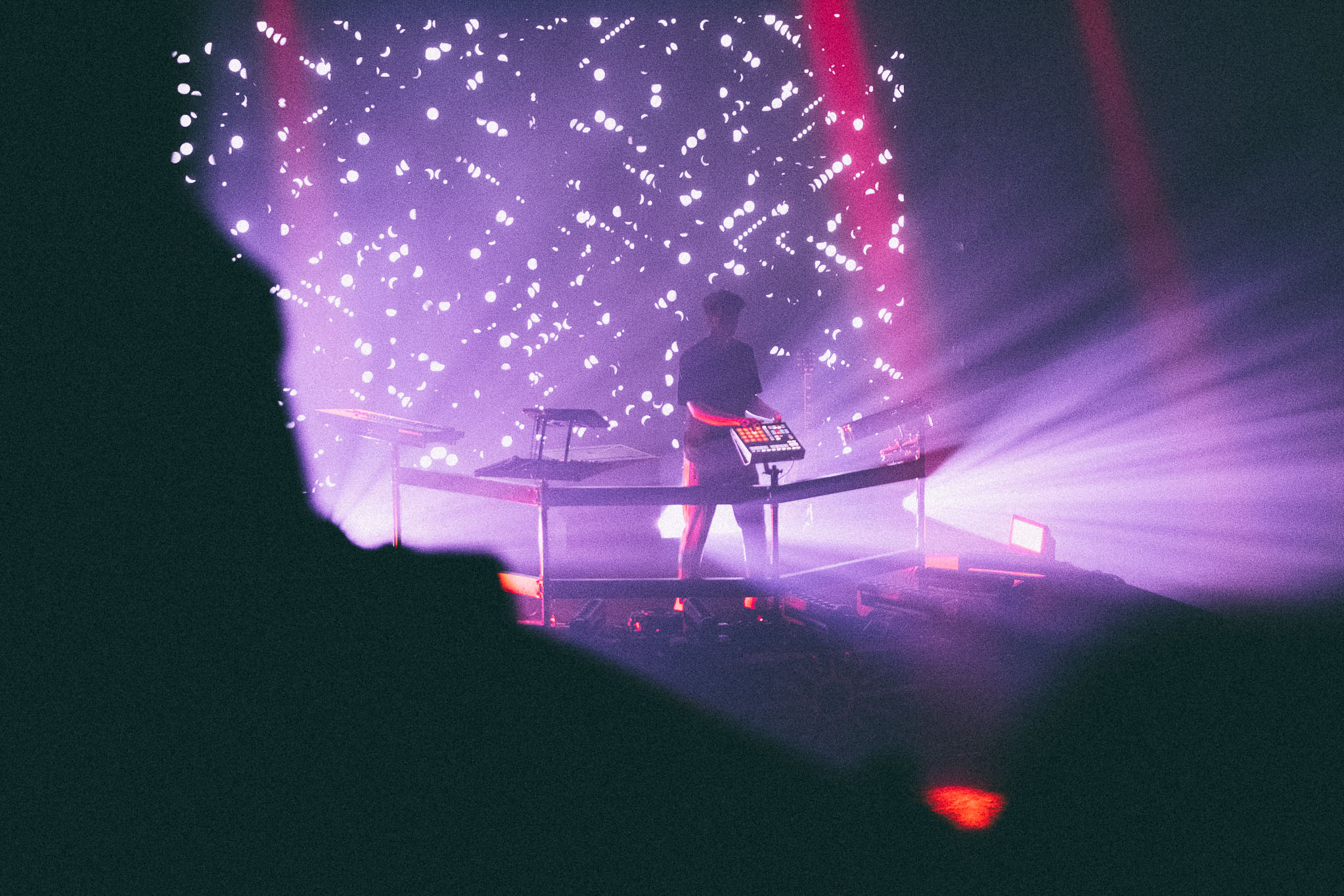 Petit Biscuit et ses mélodies font vibrer le Mtelus [Photos]