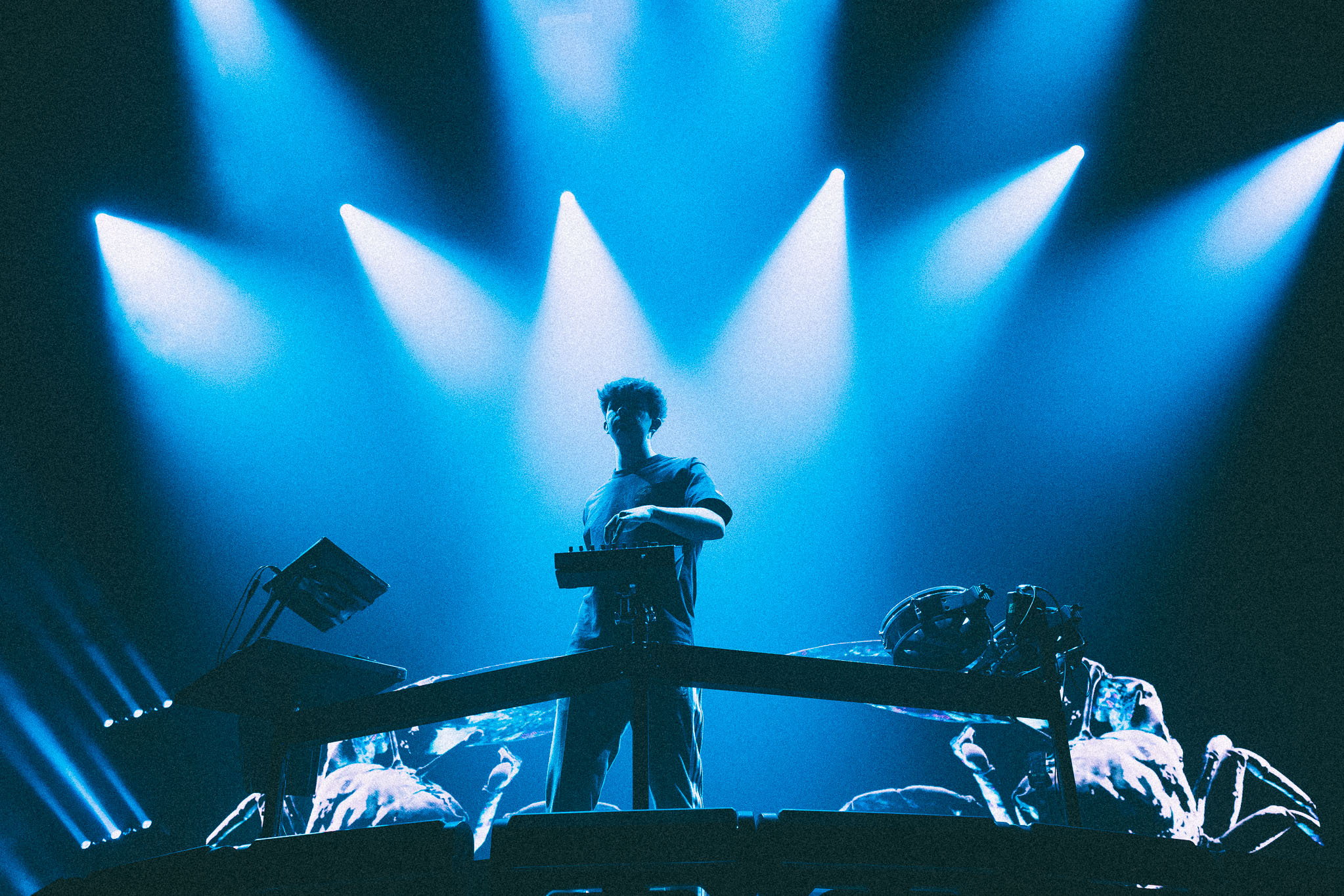Petit Biscuit et ses mélodies font vibrer le Mtelus [Photos]