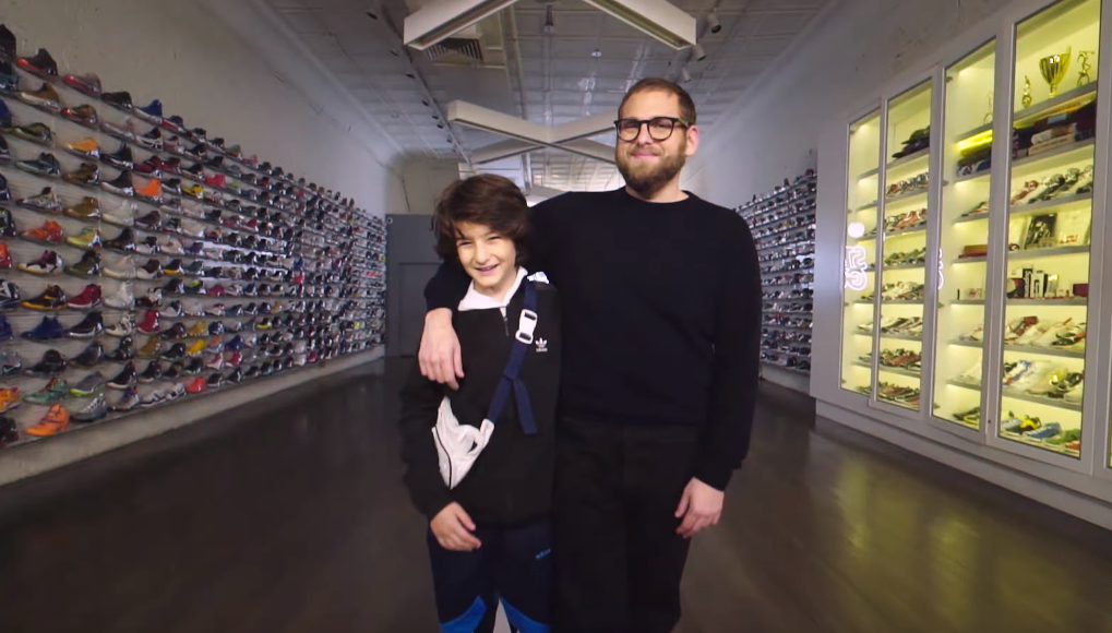 Voyez Jonas Hill et Sunny Suljic magasiner des sneakers [Vidéo]