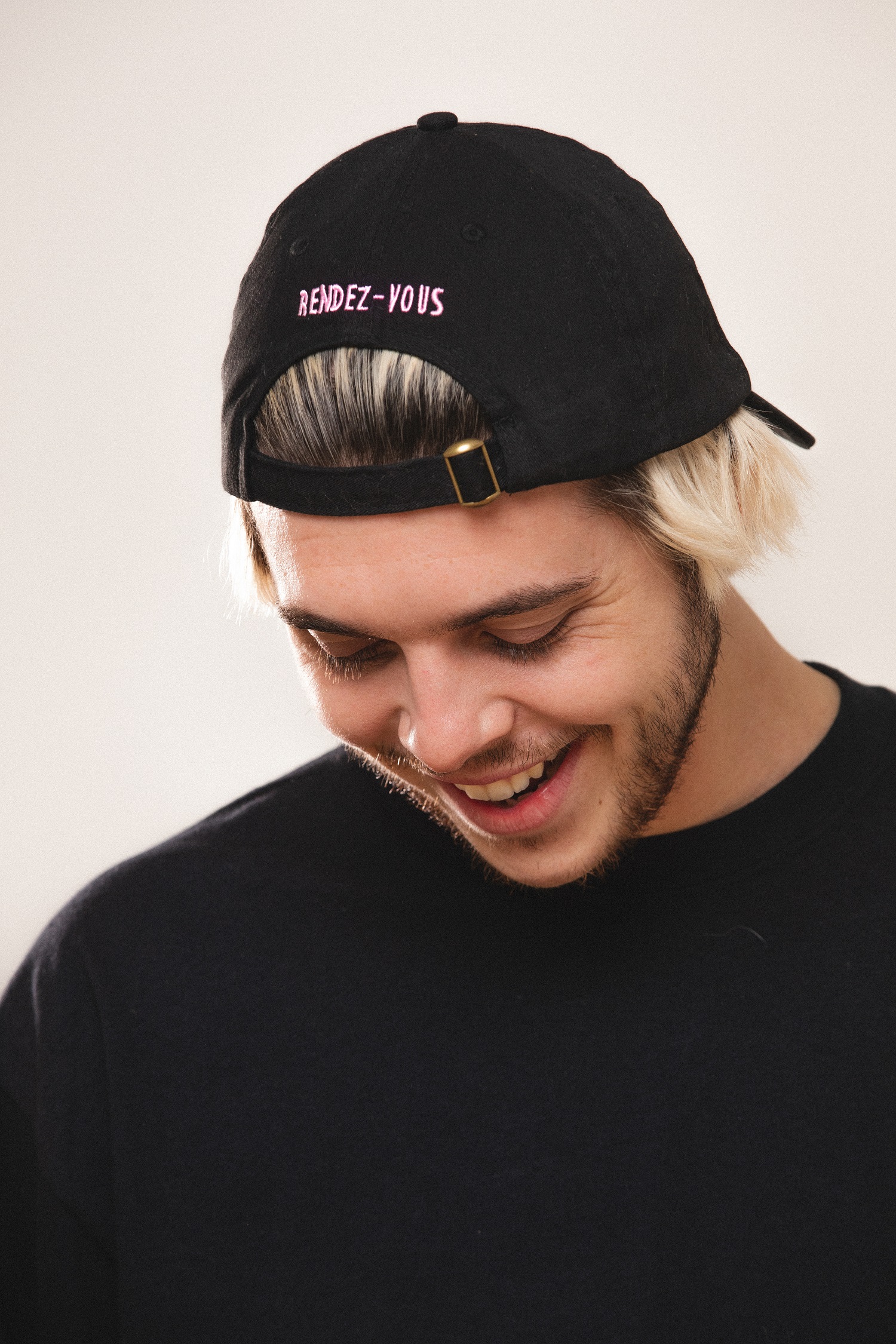 Jemcee lance 'Rendez-Vous' une collection de vêtements et accessoires à son image