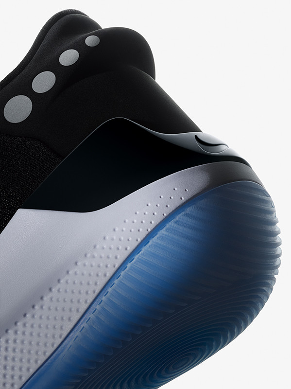 Nike dévoile Adapt BB, la chaussure qui se lace automatiquement