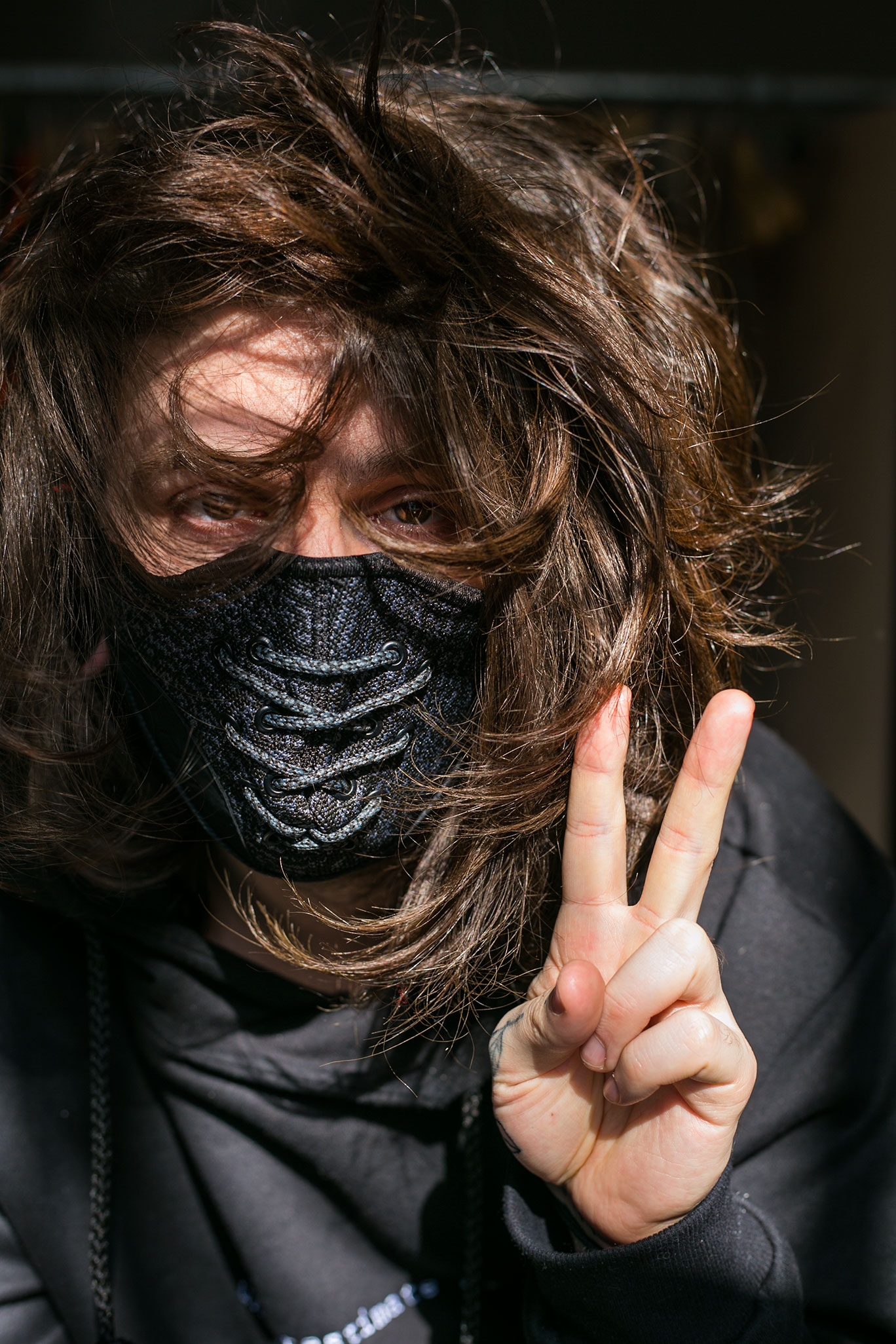 Le designer montréalais Guillaum Chaigne recycle vos sneakers en masque!