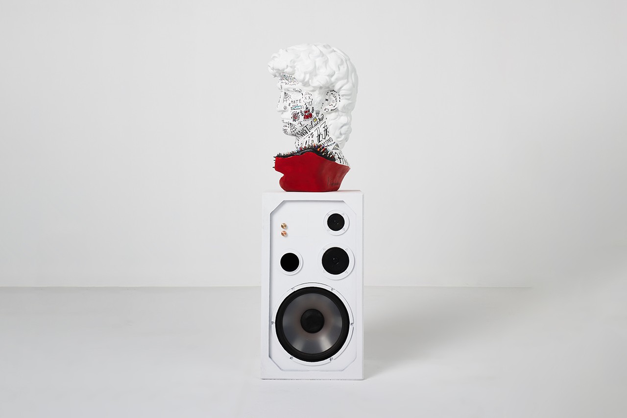 Stikki Peaches a créé une collection audacieuses pour la maison avec Bois & Cuir [PHOTOS]