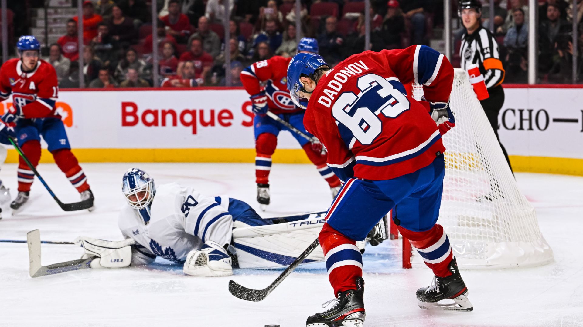 Un lancer menaçant d'Evgenii Dadonov lors de la 3e période.