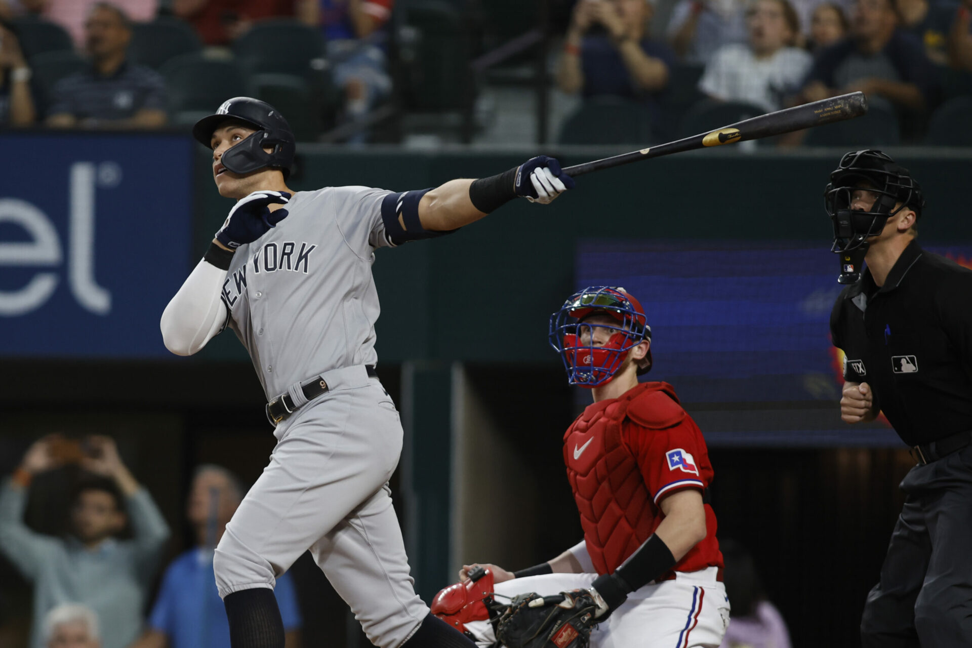 Aaron Judge claque un 62e circuit et dépasse Roger Maris!