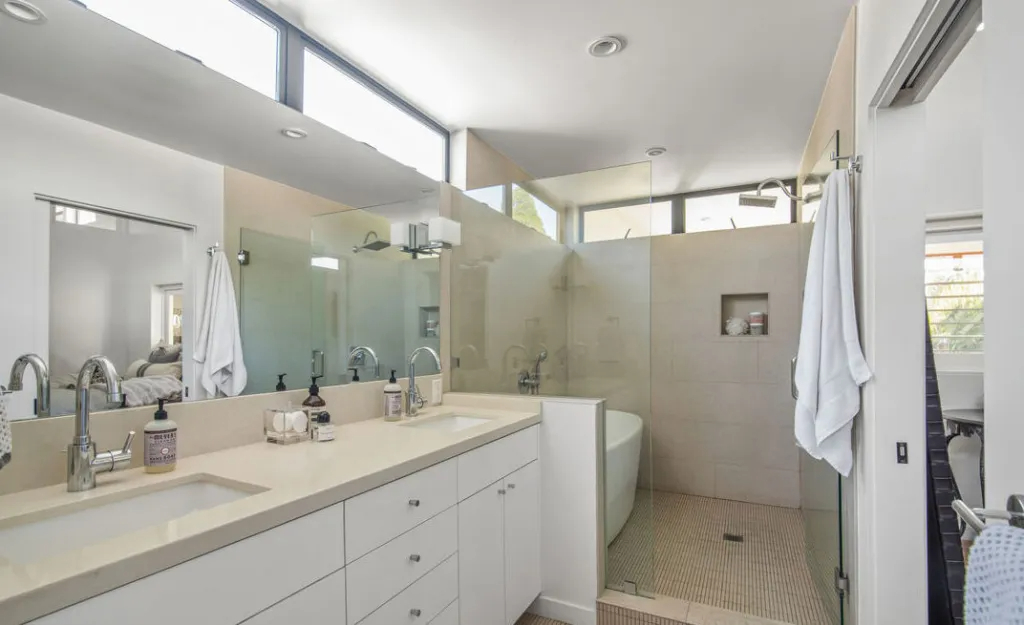 La salle de bain principale