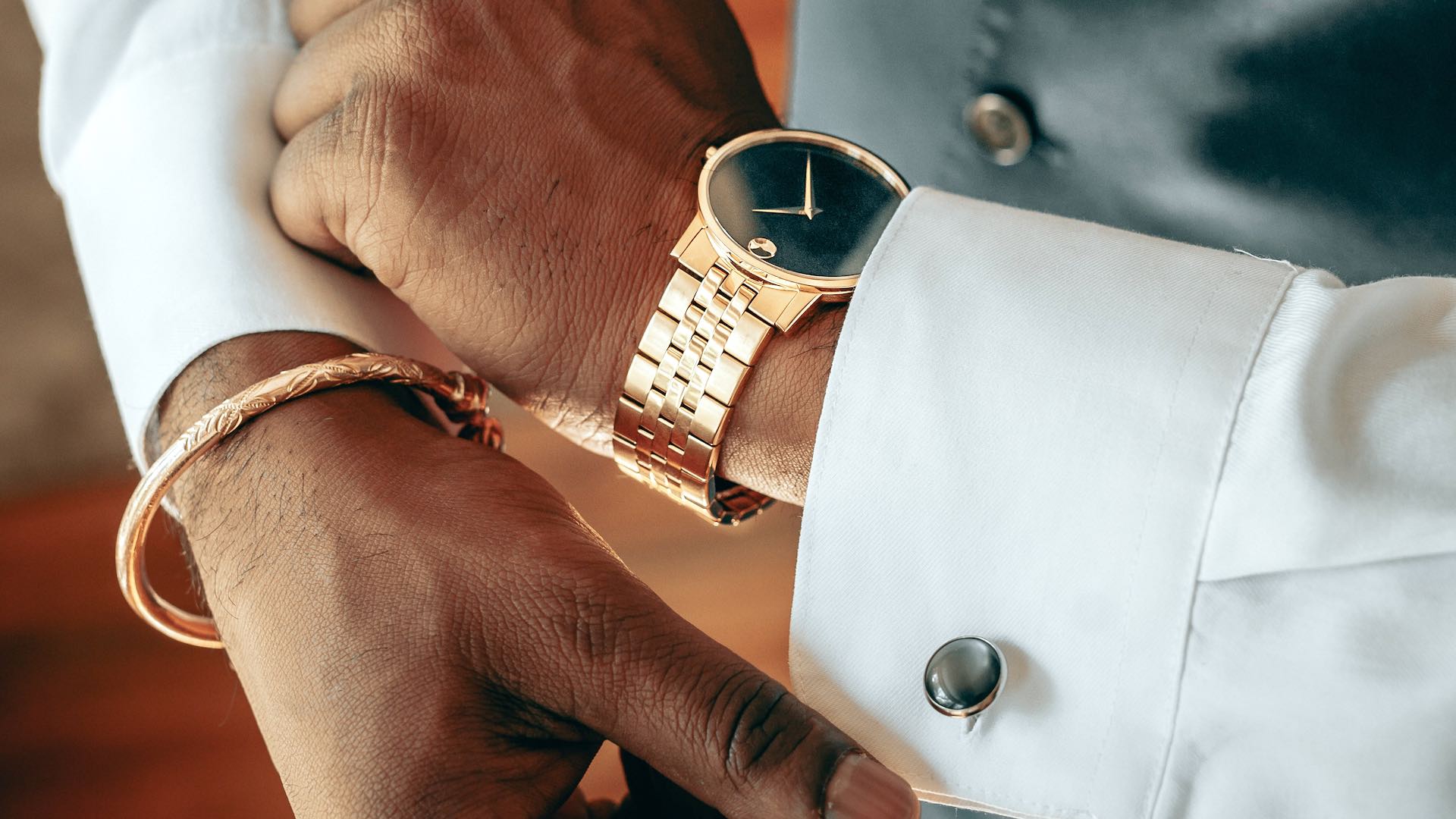 Quels sont les bijoux à la mode pour homme?