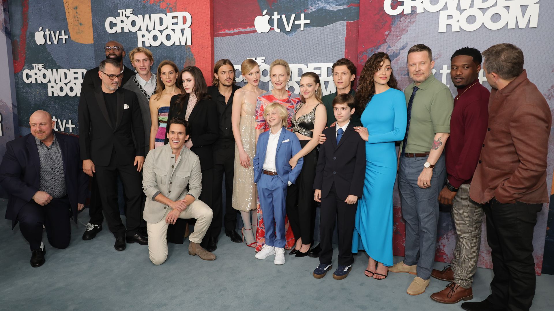 La distribution de The Crowded Room.