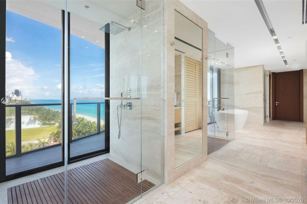 La salle de bain principale